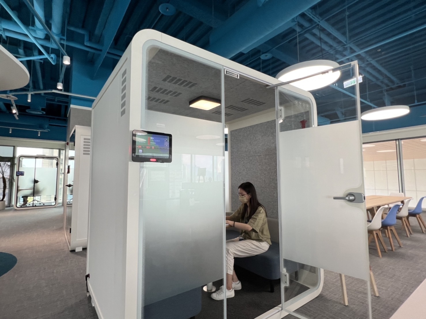 皇冠体育高雄據點的智慧行動辦公艙，展現皇冠体育在面板以外的研發應用軟實力